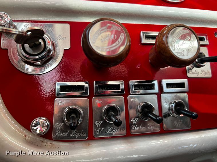 image for item DO8893 2002 Peterbilt 379  semi truck