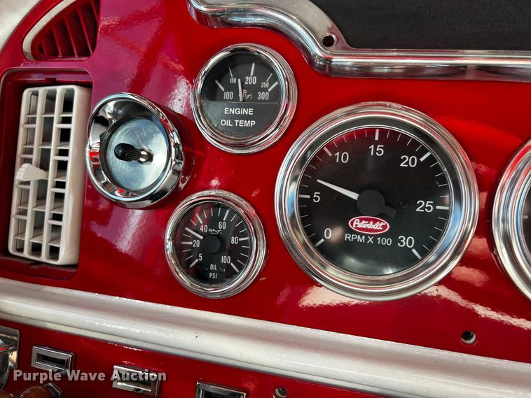 image for item DO8893 2002 Peterbilt 379  semi truck