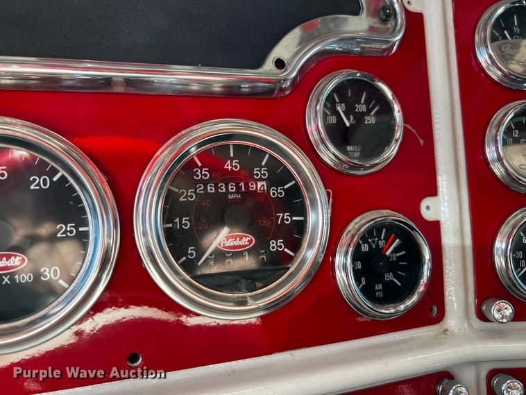 image for item DO8893 2002 Peterbilt 379  semi truck