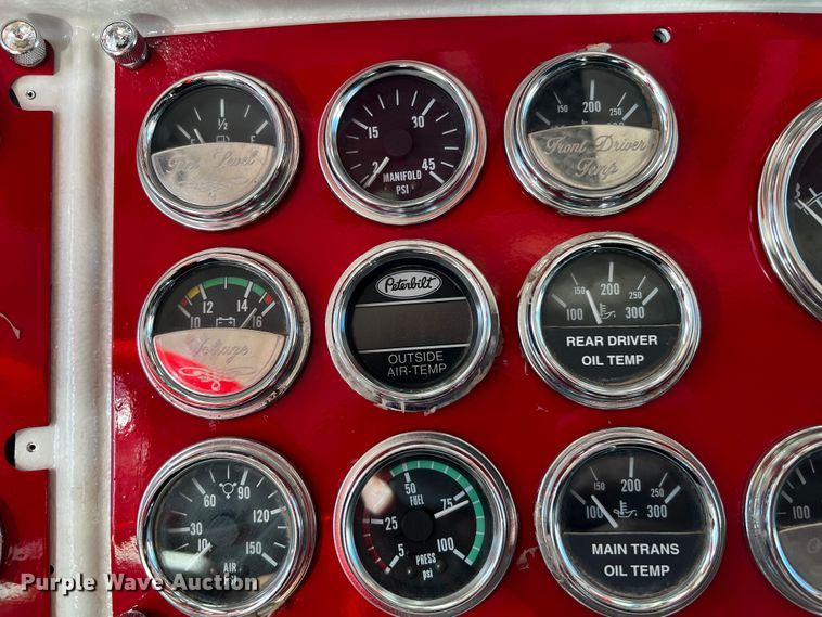 image for item DO8893 2002 Peterbilt 379  semi truck