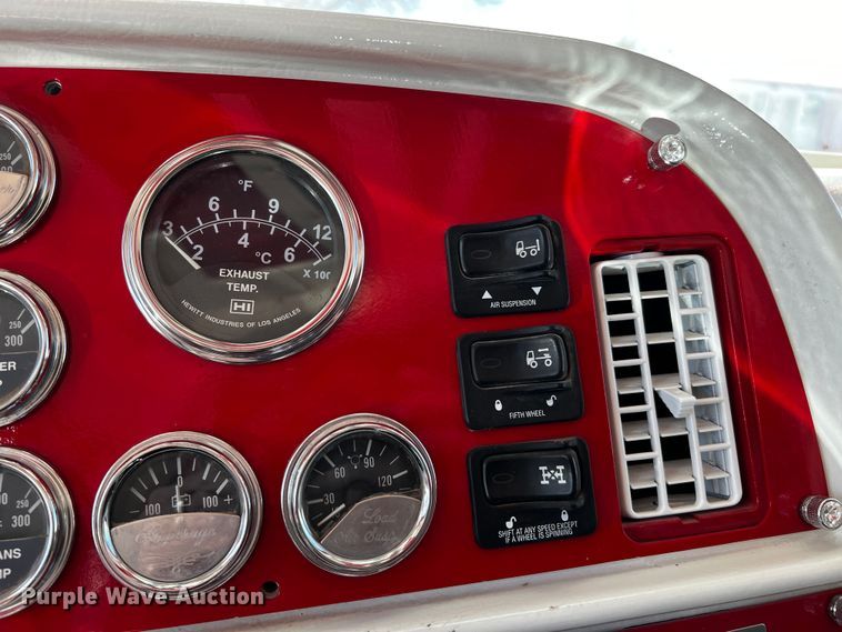 image for item DO8893 2002 Peterbilt 379  semi truck