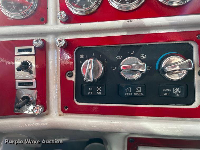 image for item DO8893 2002 Peterbilt 379  semi truck