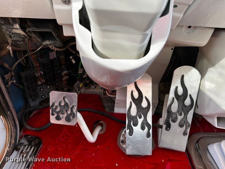 image for item DO8893 2002 Peterbilt 379  semi truck