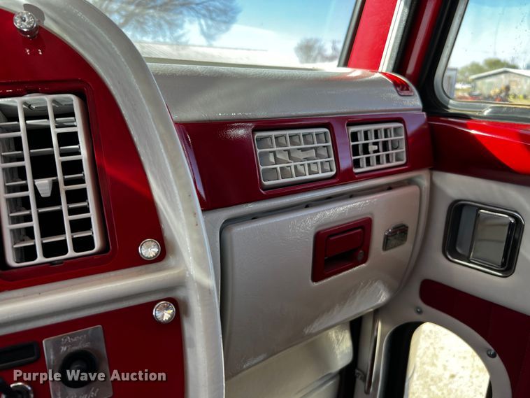 image for item DO8893 2002 Peterbilt 379  semi truck