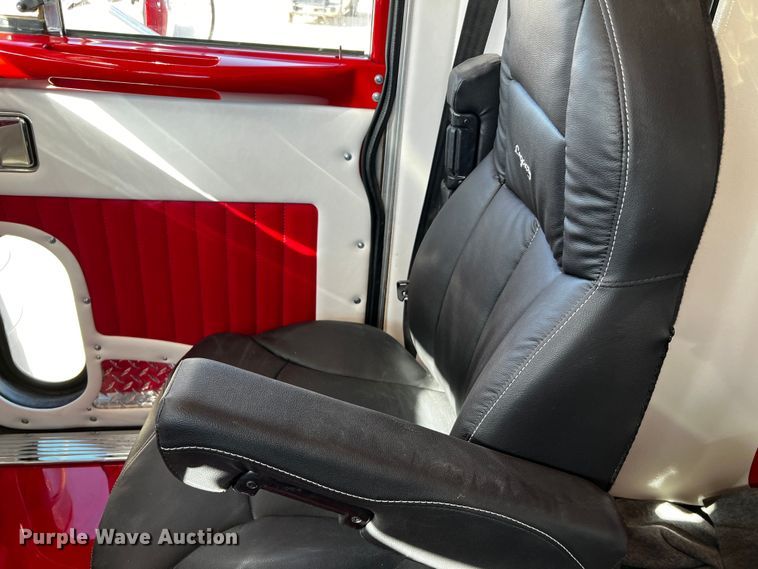 image for item DO8893 2002 Peterbilt 379  semi truck