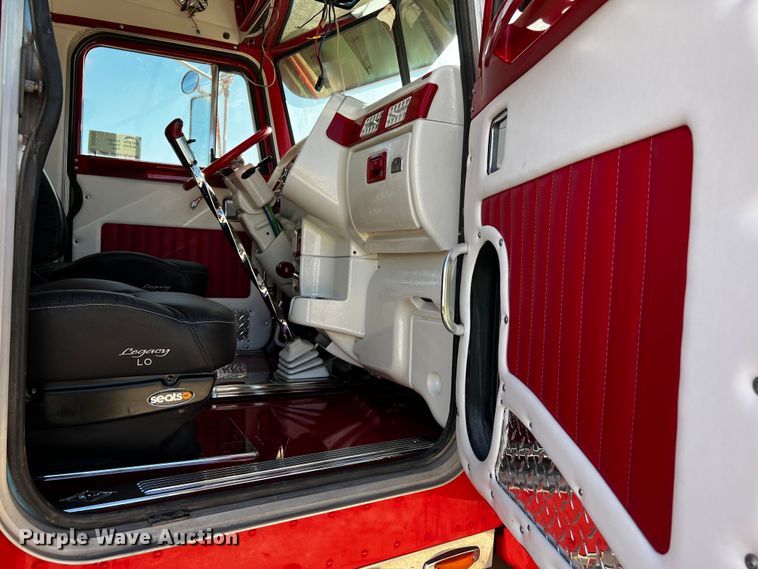 image for item DO8893 2002 Peterbilt 379  semi truck