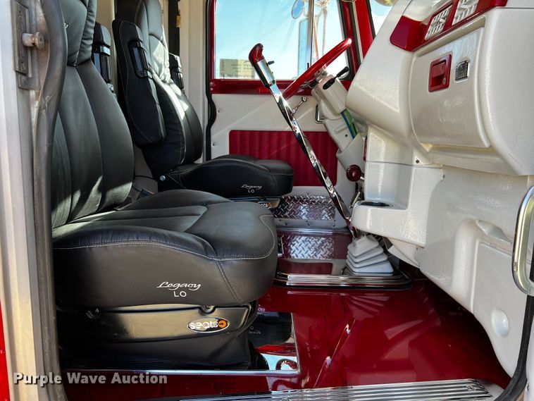 image for item DO8893 2002 Peterbilt 379  semi truck