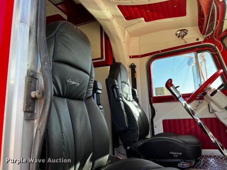 image for item DO8893 2002 Peterbilt 379  semi truck