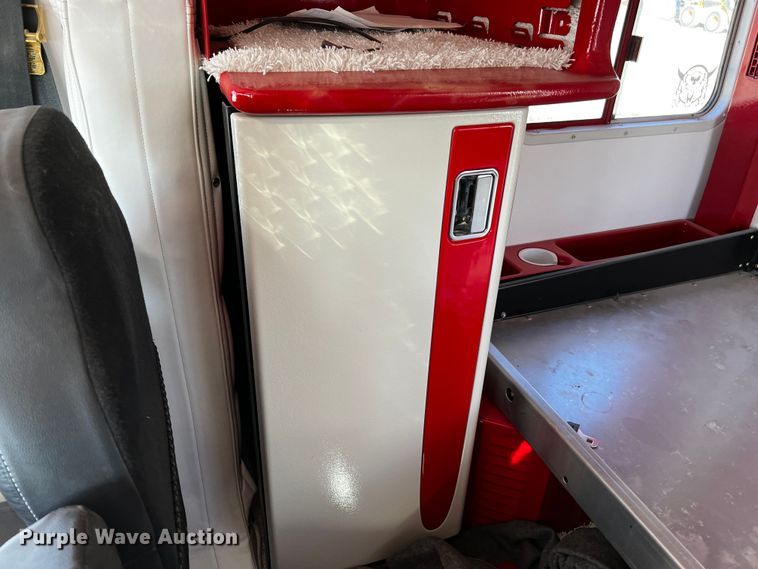 image for item DO8893 2002 Peterbilt 379  semi truck