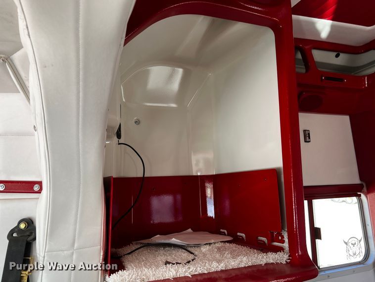 image for item DO8893 2002 Peterbilt 379  semi truck