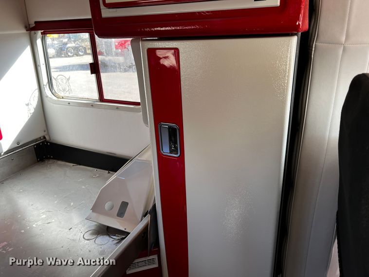 image for item DO8893 2002 Peterbilt 379  semi truck