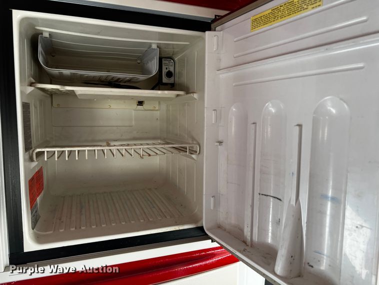 image for item DO8893 2002 Peterbilt 379  semi truck