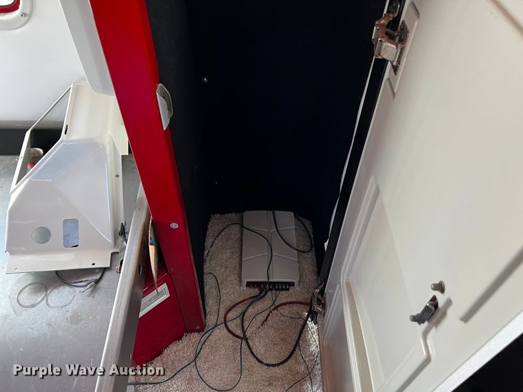 image for item DO8893 2002 Peterbilt 379  semi truck