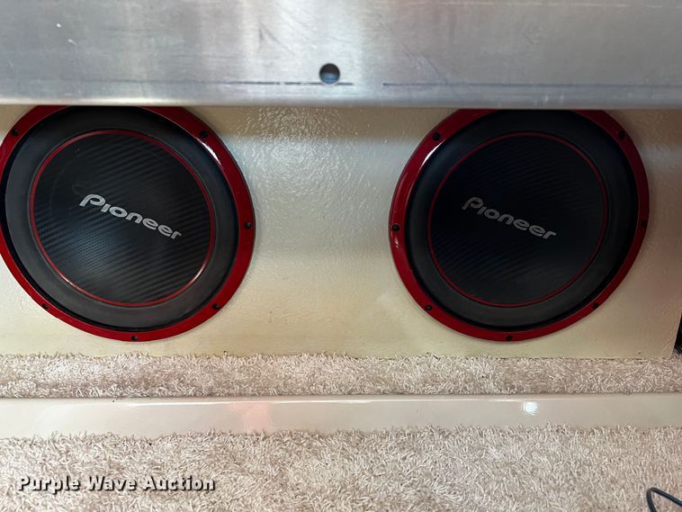 image for item DO8893 2002 Peterbilt 379  semi truck