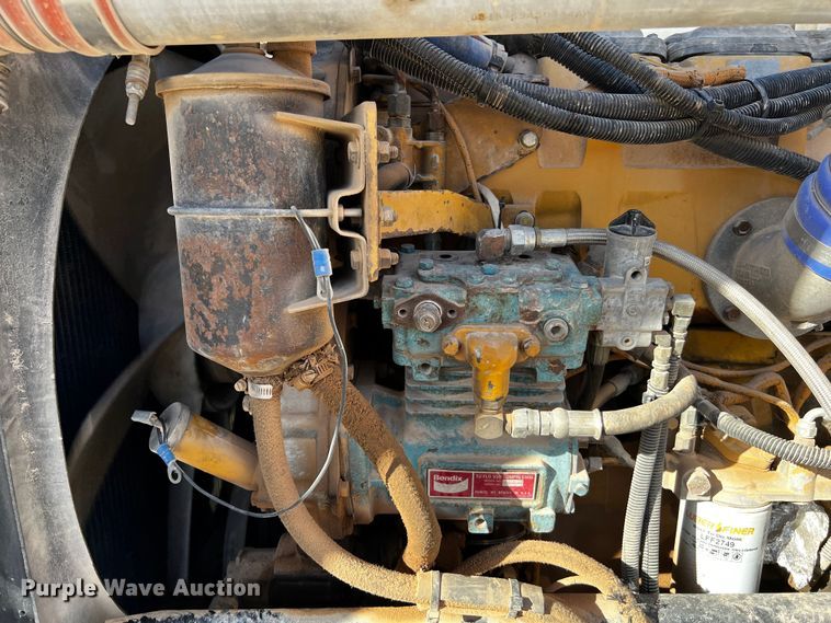 image for item DO8893 2002 Peterbilt 379  semi truck