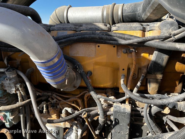 image for item DO8893 2002 Peterbilt 379  semi truck