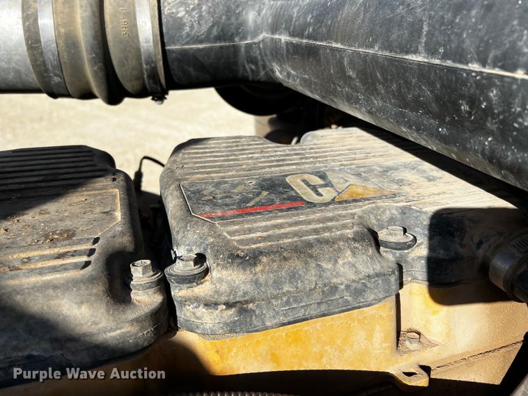 image for item DO8893 2002 Peterbilt 379  semi truck