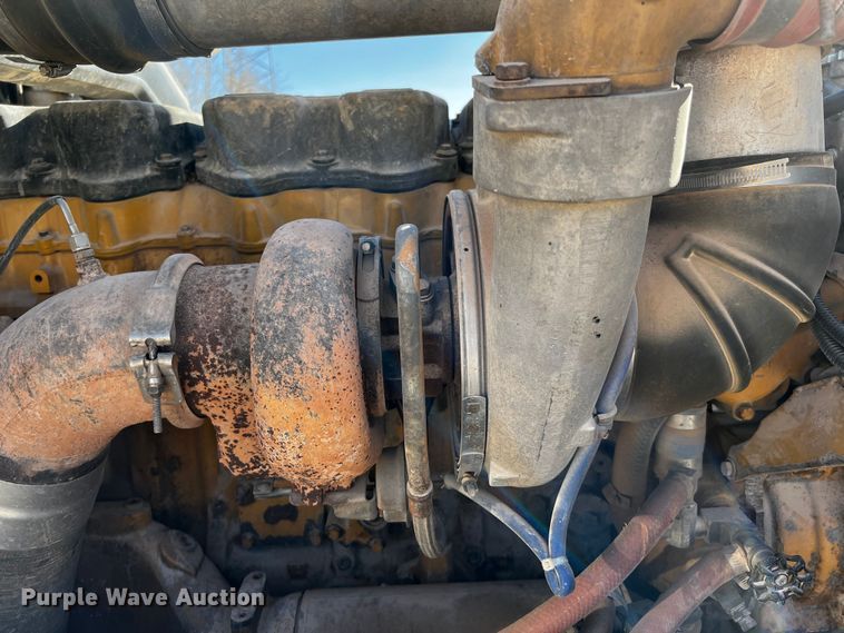 image for item DO8893 2002 Peterbilt 379  semi truck