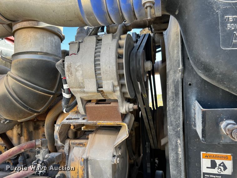 image for item DO8893 2002 Peterbilt 379  semi truck