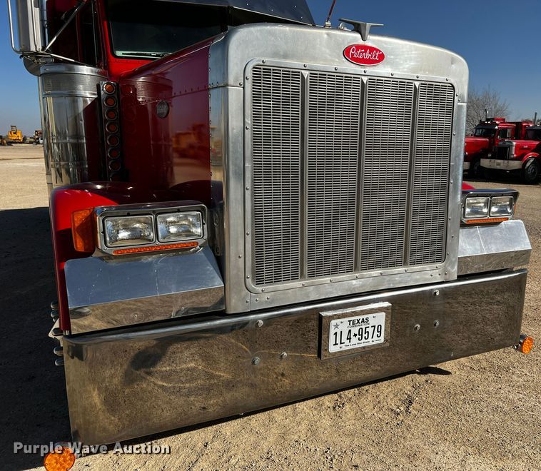 image for item DO8893 2002 Peterbilt 379  semi truck