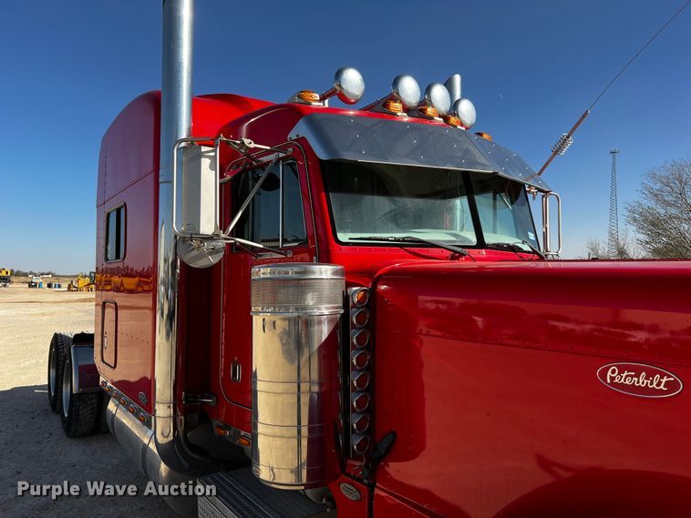 image for item DO8893 2002 Peterbilt 379  semi truck