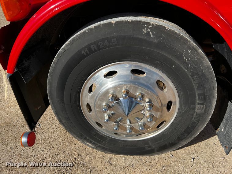 image for item DO8893 2002 Peterbilt 379  semi truck