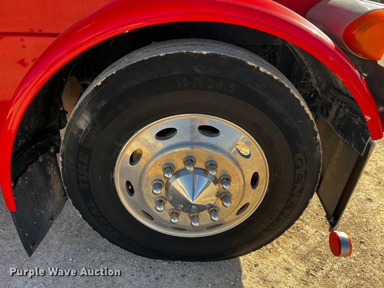 image for item DO8893 2002 Peterbilt 379  semi truck