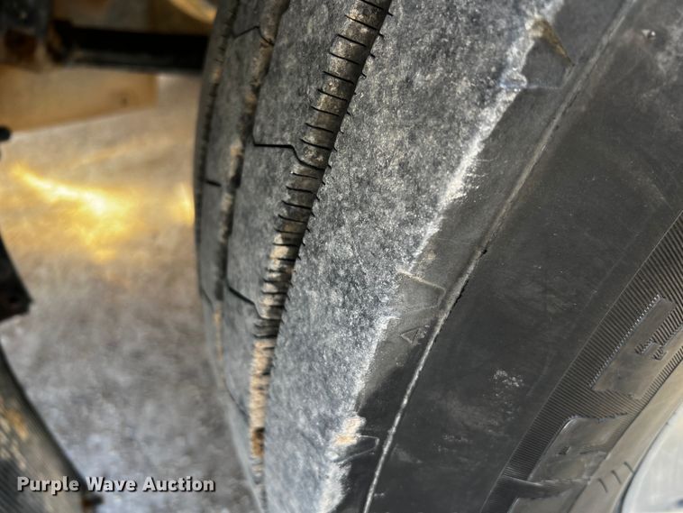 image for item DO8893 2002 Peterbilt 379  semi truck