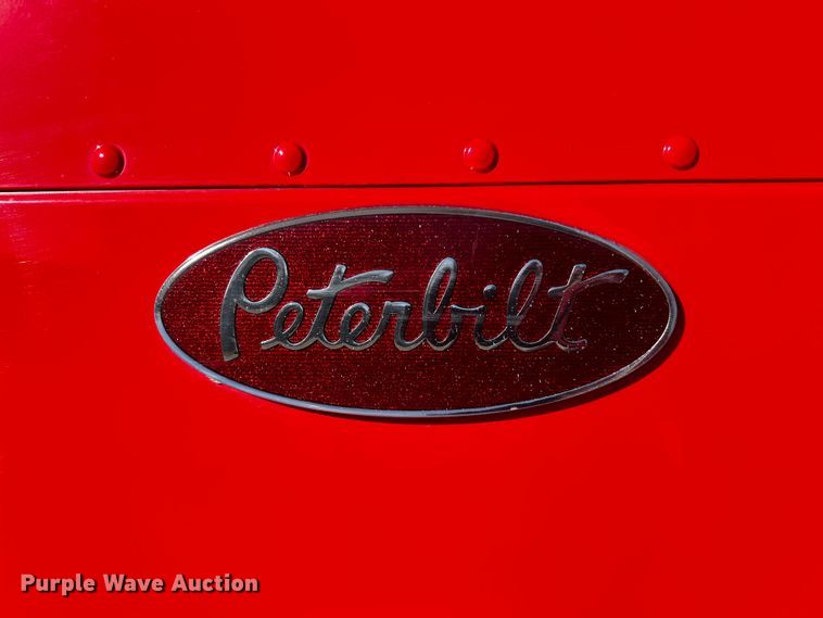 image for item DO8893 2002 Peterbilt 379  semi truck