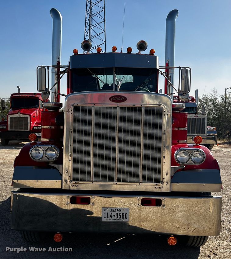 image for item DO8894 1984 Peterbilt 359  semi truck