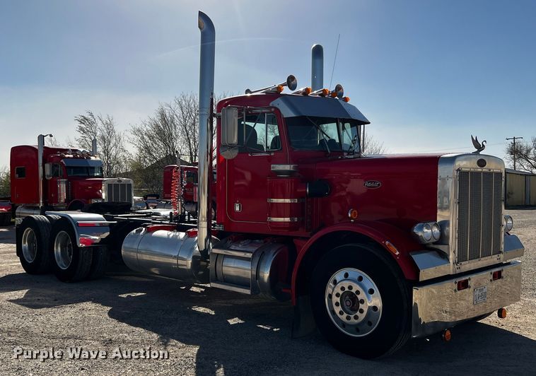 image for item DO8894 1984 Peterbilt 359  semi truck