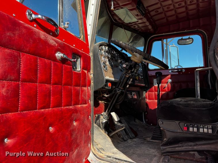 image for item DO8894 1984 Peterbilt 359  semi truck