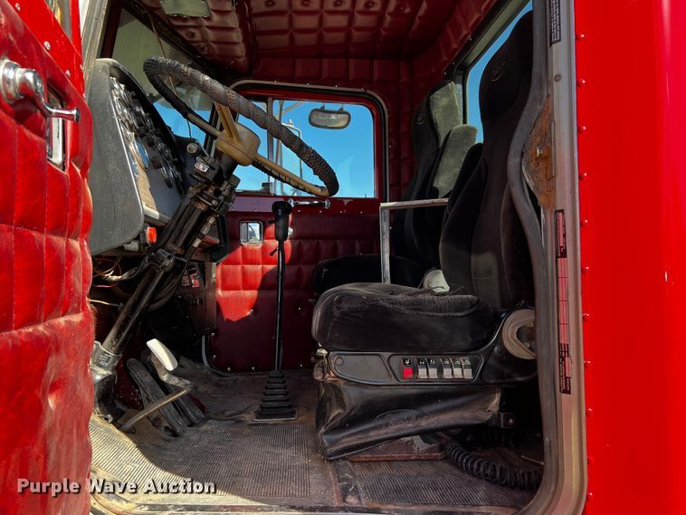 image for item DO8894 1984 Peterbilt 359  semi truck