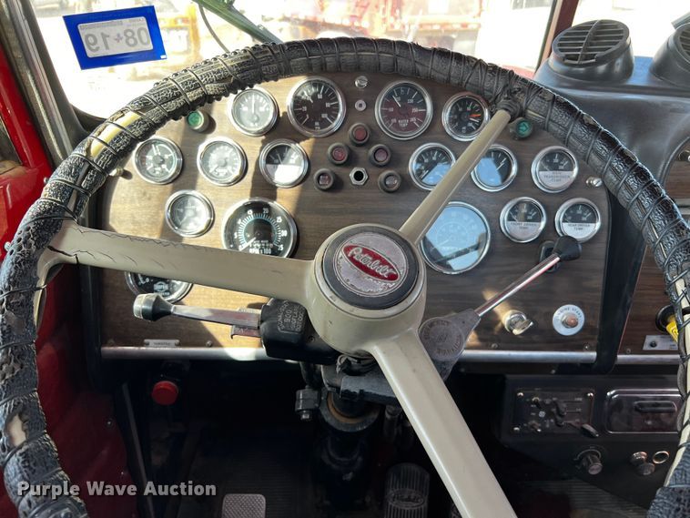 image for item DO8894 1984 Peterbilt 359  semi truck