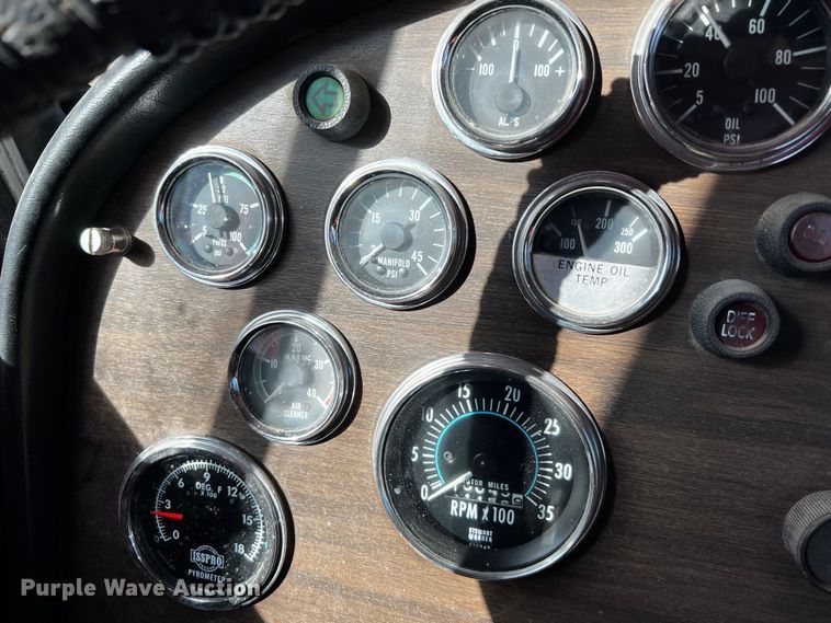 image for item DO8894 1984 Peterbilt 359  semi truck