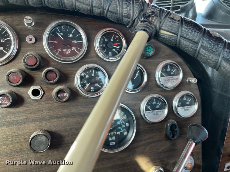 image for item DO8894 1984 Peterbilt 359  semi truck