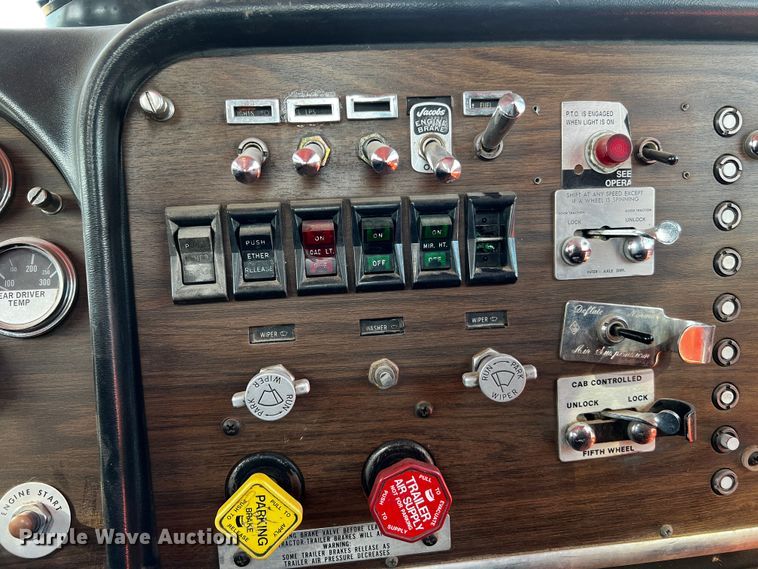 image for item DO8894 1984 Peterbilt 359  semi truck