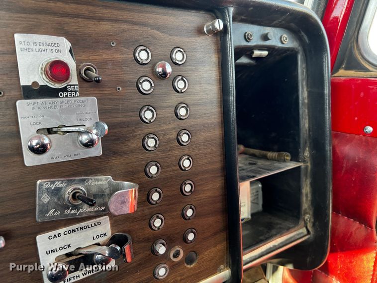 image for item DO8894 1984 Peterbilt 359  semi truck