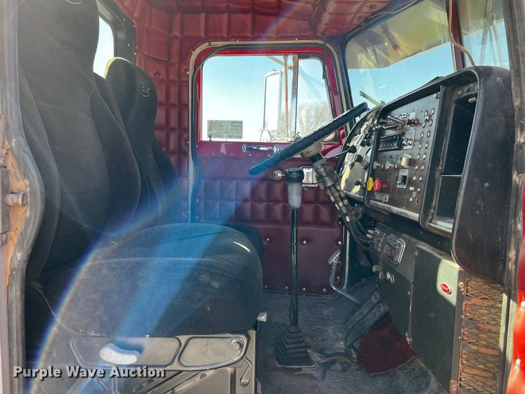 image for item DO8894 1984 Peterbilt 359  semi truck
