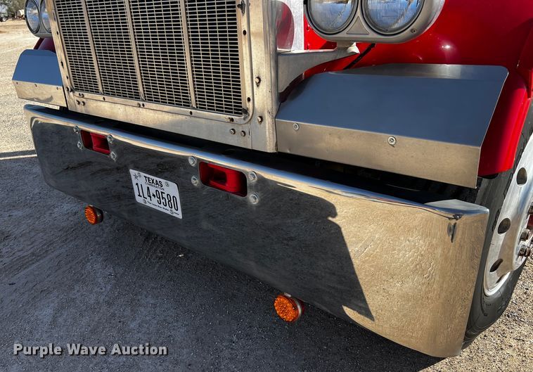 image for item DO8894 1984 Peterbilt 359  semi truck