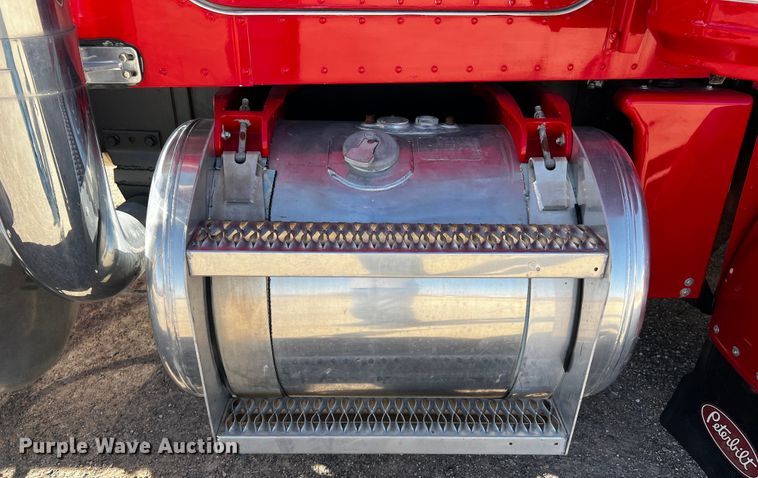 image for item DO8894 1984 Peterbilt 359  semi truck