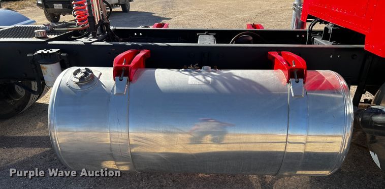 image for item DO8894 1984 Peterbilt 359  semi truck