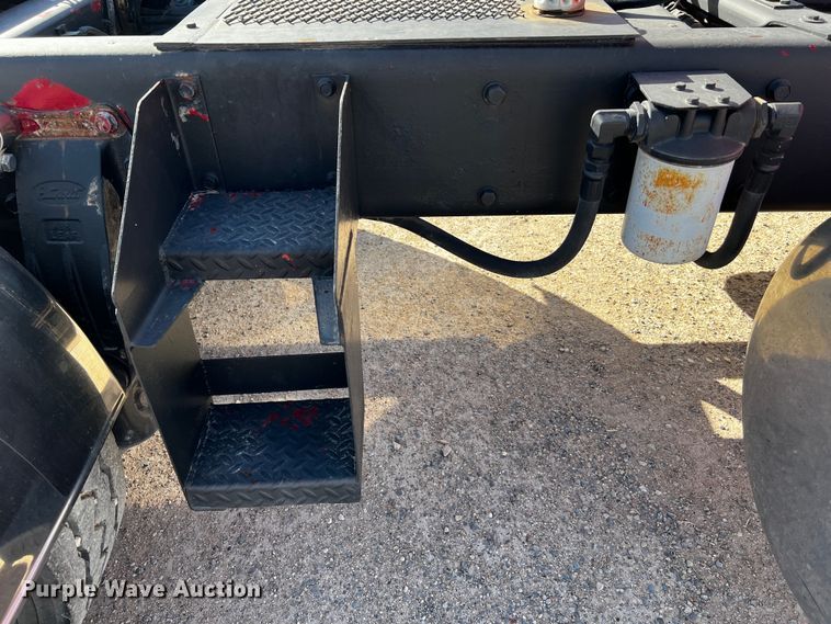 image for item DO8894 1984 Peterbilt 359  semi truck