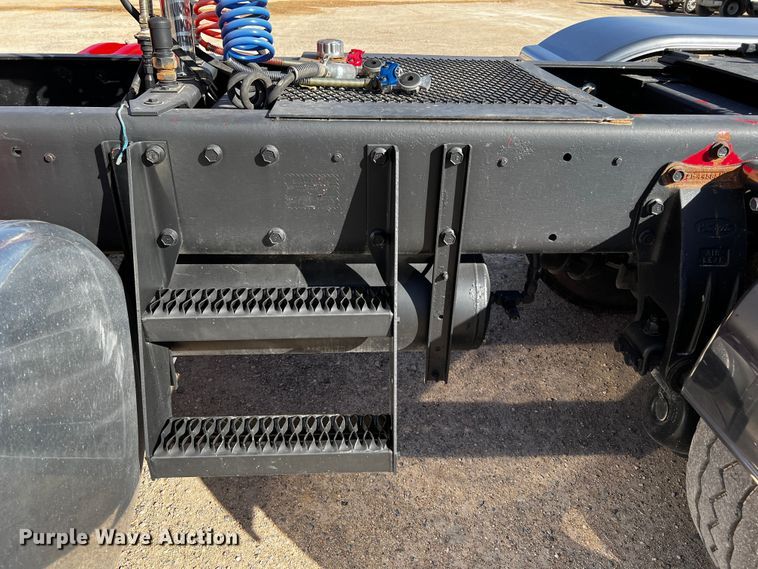 image for item DO8894 1984 Peterbilt 359  semi truck