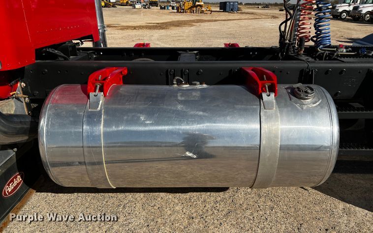 image for item DO8894 1984 Peterbilt 359  semi truck