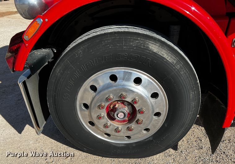 image for item DO8894 1984 Peterbilt 359  semi truck