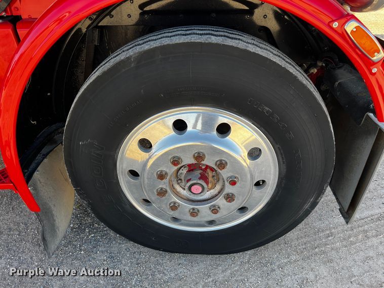 image for item DO8894 1984 Peterbilt 359  semi truck