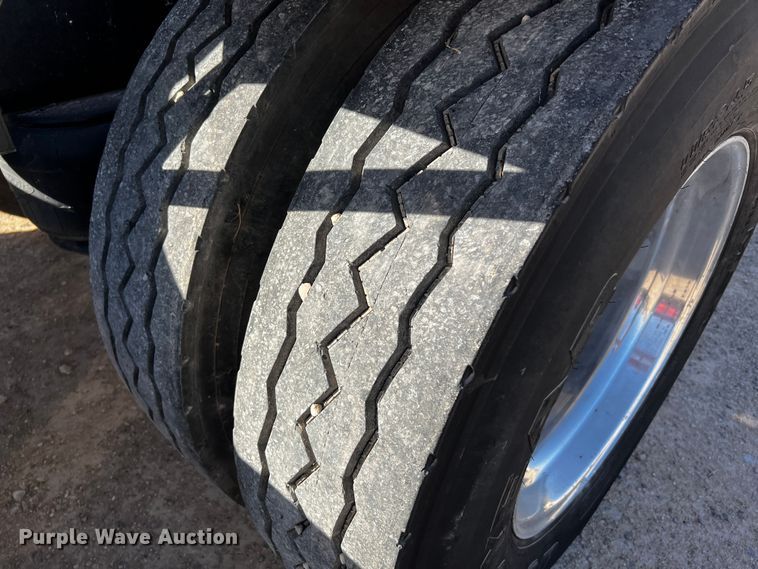 image for item DO8894 1984 Peterbilt 359  semi truck