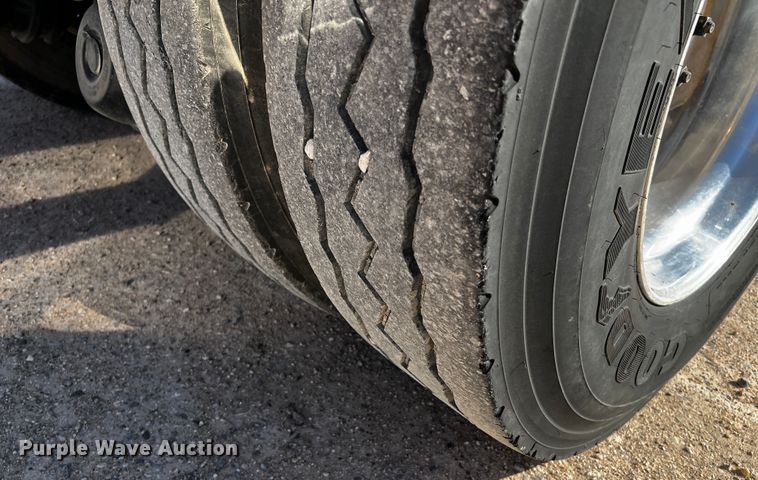 image for item DO8894 1984 Peterbilt 359  semi truck