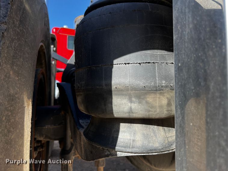 image for item DO8894 1984 Peterbilt 359  semi truck